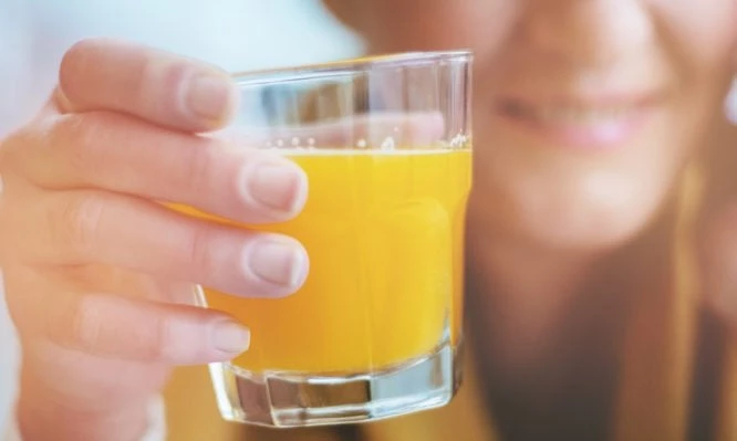 Άνοια: Ποιος φυσικός χυμός μειώνει τον κίνδυνο στο μισό!